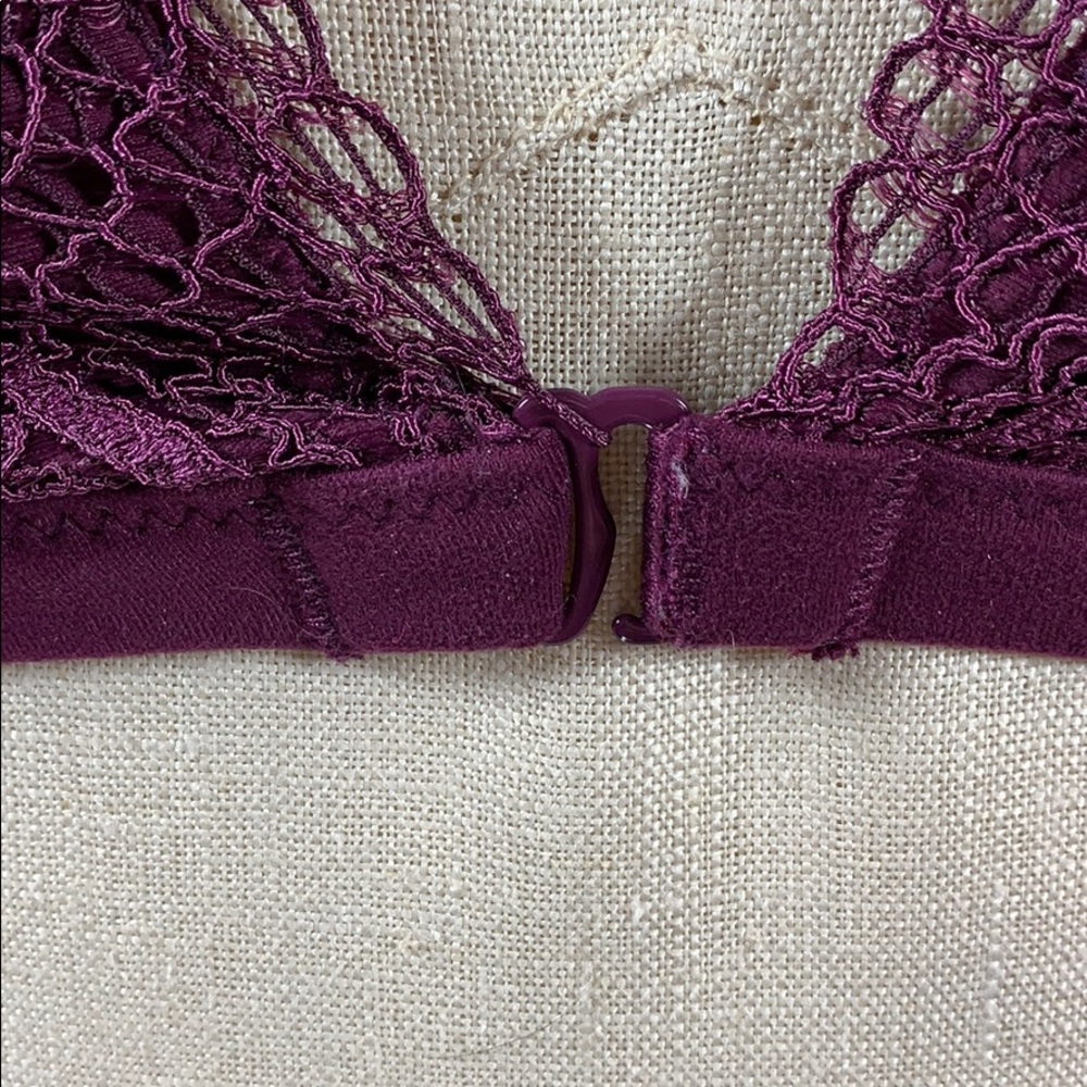 Victoria Secret Bra - Picture 3 of 8